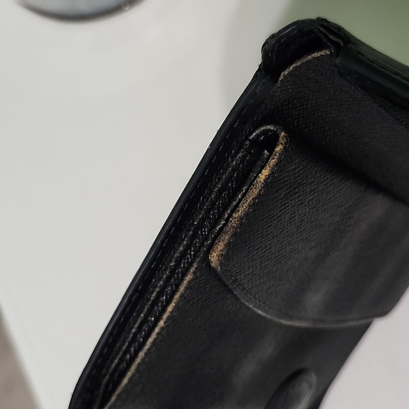 LOUIS VUITTON Small Black Epi Wallet - Picture 10 of 12